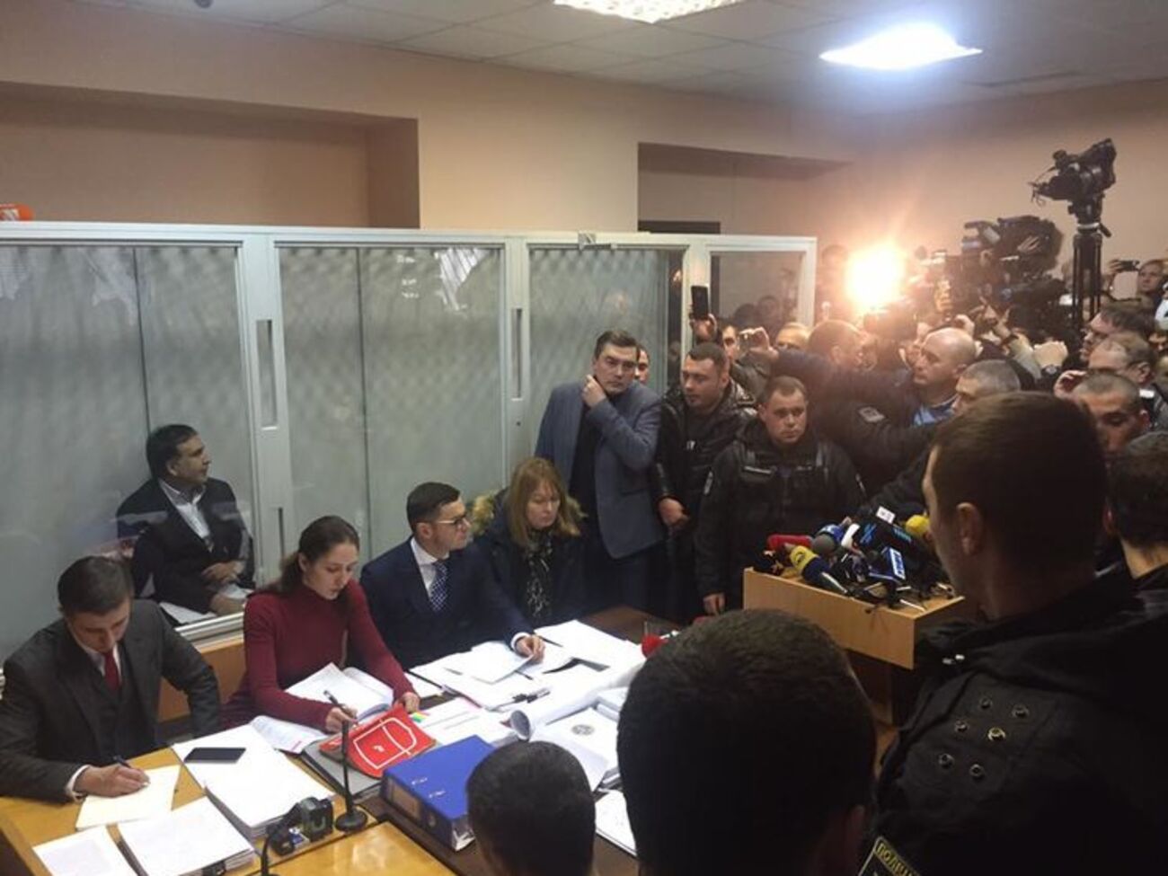 По мнению защиты Саакашвили, сторона обвинения собирала доказательства незаконным способом