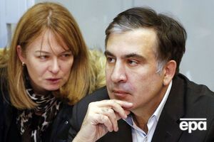 В суде политика поддерживала жена