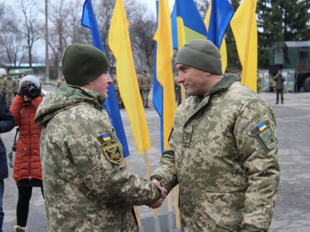 Кокорєв (на фото праворуч) каже, що ні поліція, ні військова прокуратура його не допитували