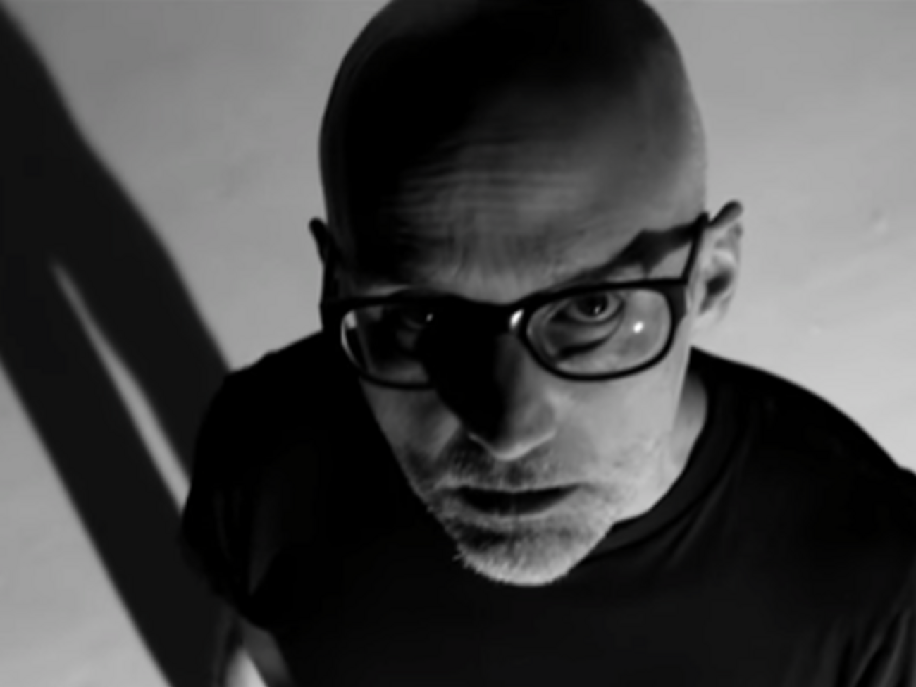Moby презентовал черно-белое видео