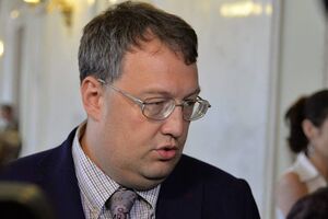 Геращенко: На подушці, яка спрацювала в Mercedes, були біологічні останки того, хто в цю подушку вліпився обличчям