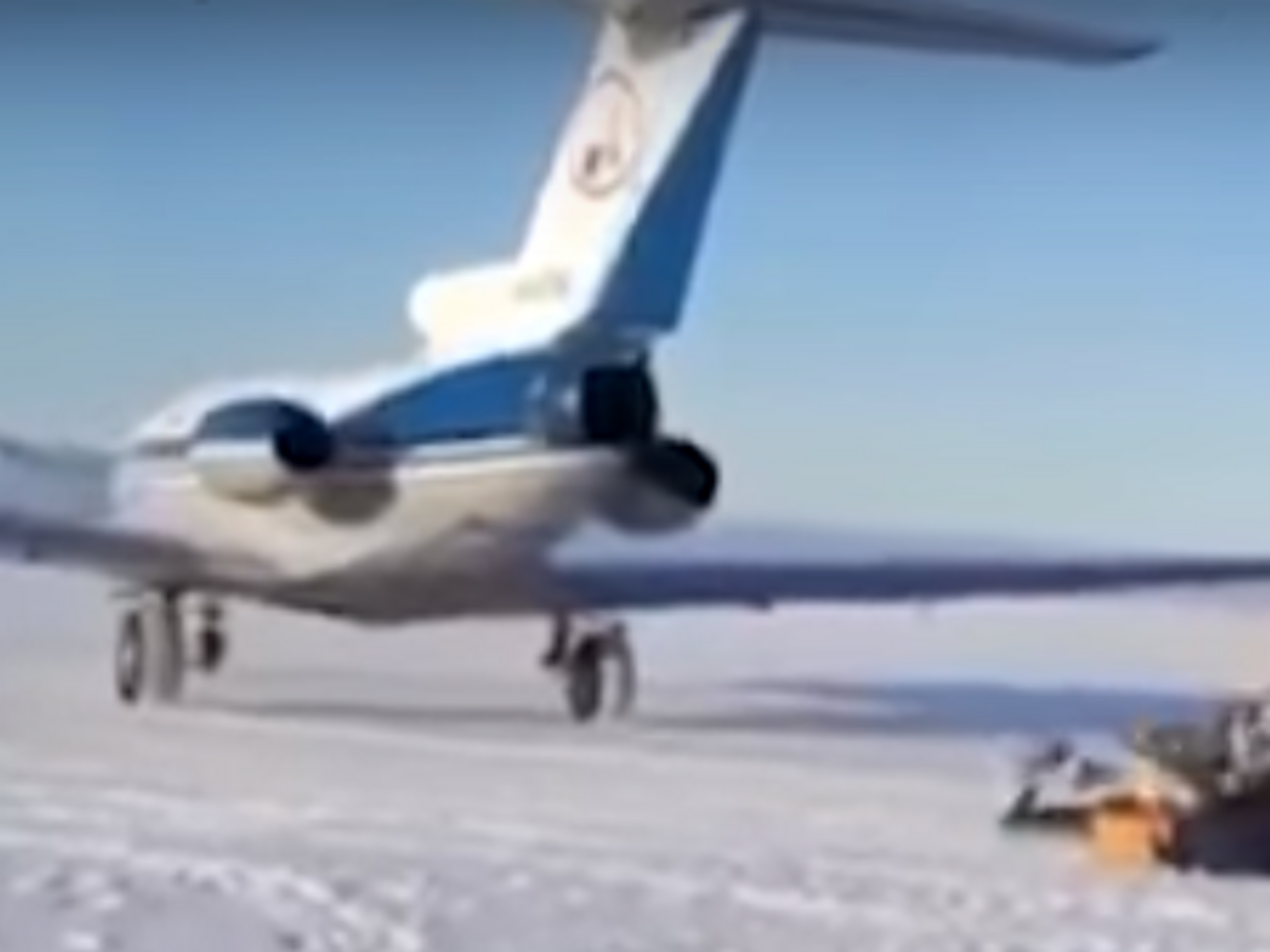 Пілот почав рух, не переконаввшись, що посилки прибрали з льотного поля, прокоментували інцидент у "Почте России"