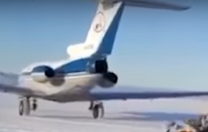 Пілот почав рух, не переконаввшись, що посилки прибрали з льотного поля, прокоментували інцидент у "Почте России"