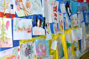 <span>1625 детей. Ровно столько сегодня в списке "Оленей Святого Николая". Почти в каждом письме – заветное желание "чтобы наступил мир". Дальше: куклы, машинки, санки, конструкторы. Мячи, ролики, наборы для творчества. И конфеты. Много конфет&