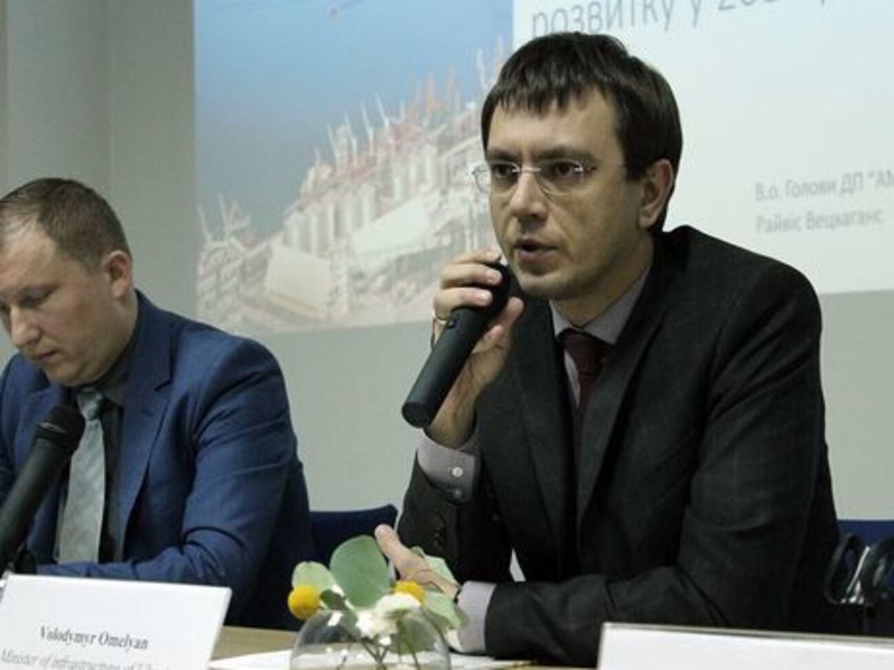 Омелян рассказал, что убытки украинской стороны от решения РФ пустить поезда в объезд Украины составляют "одну гривну в год"