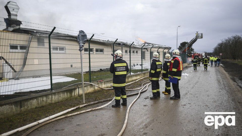 После аварии была развернута широкомасштабная операция пожарных бригад и спасательных служб