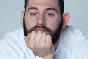 Слепаков: Я начинаю петь, они танцуют. У меня ощущение абсолютного сюрреализма происходящего