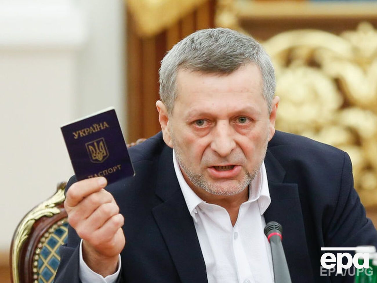 Чийгозу (на фото) і Умерову потрібні документи про їх звільнення
