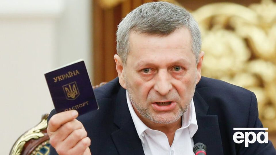 Чийгозу (на фото) і Умерову потрібні документи про їх звільнення