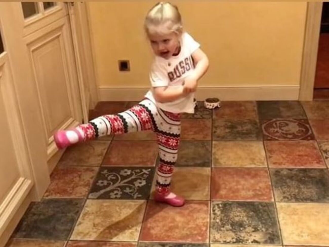 Лиза в поэтической форме обратилась к отцу