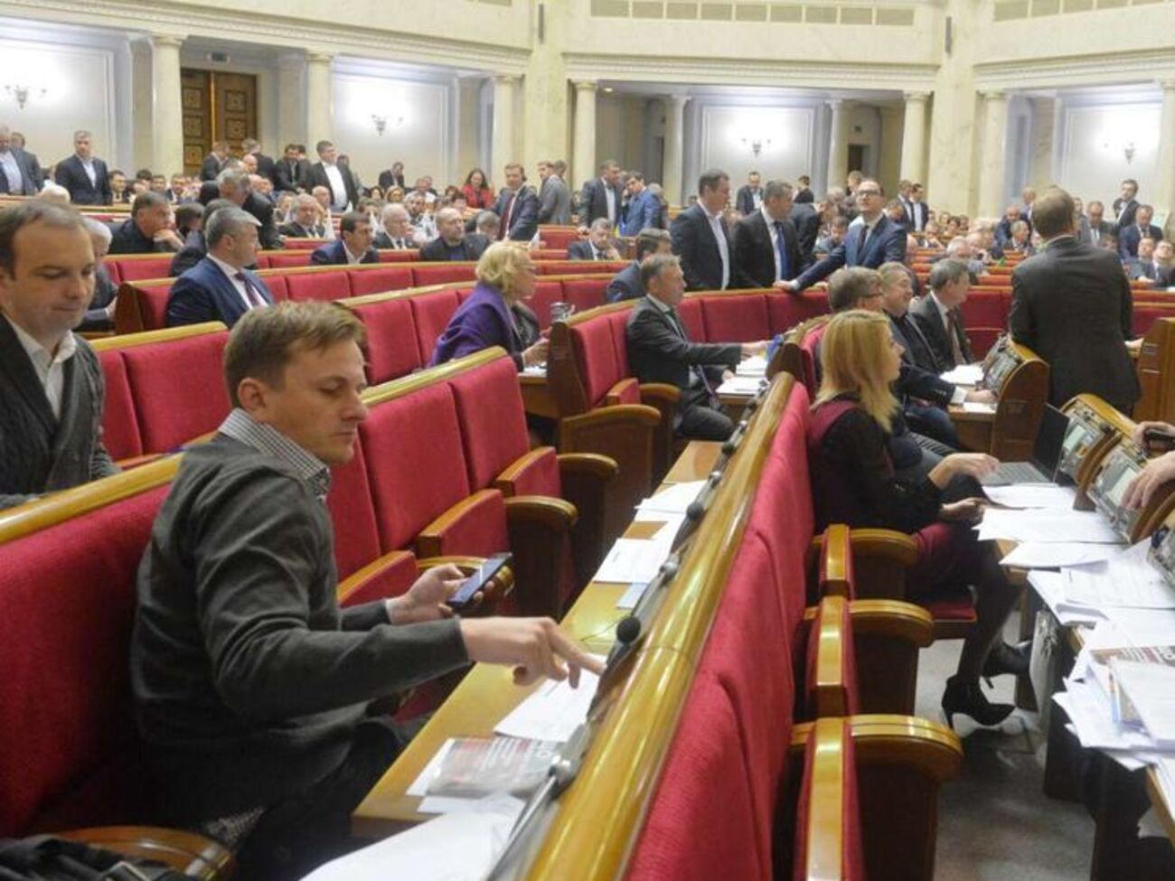 Раді пропонують зобов'язати органи державної влади та місцевого самоврядування поширювати інформацію про свою діяльність державною мовою