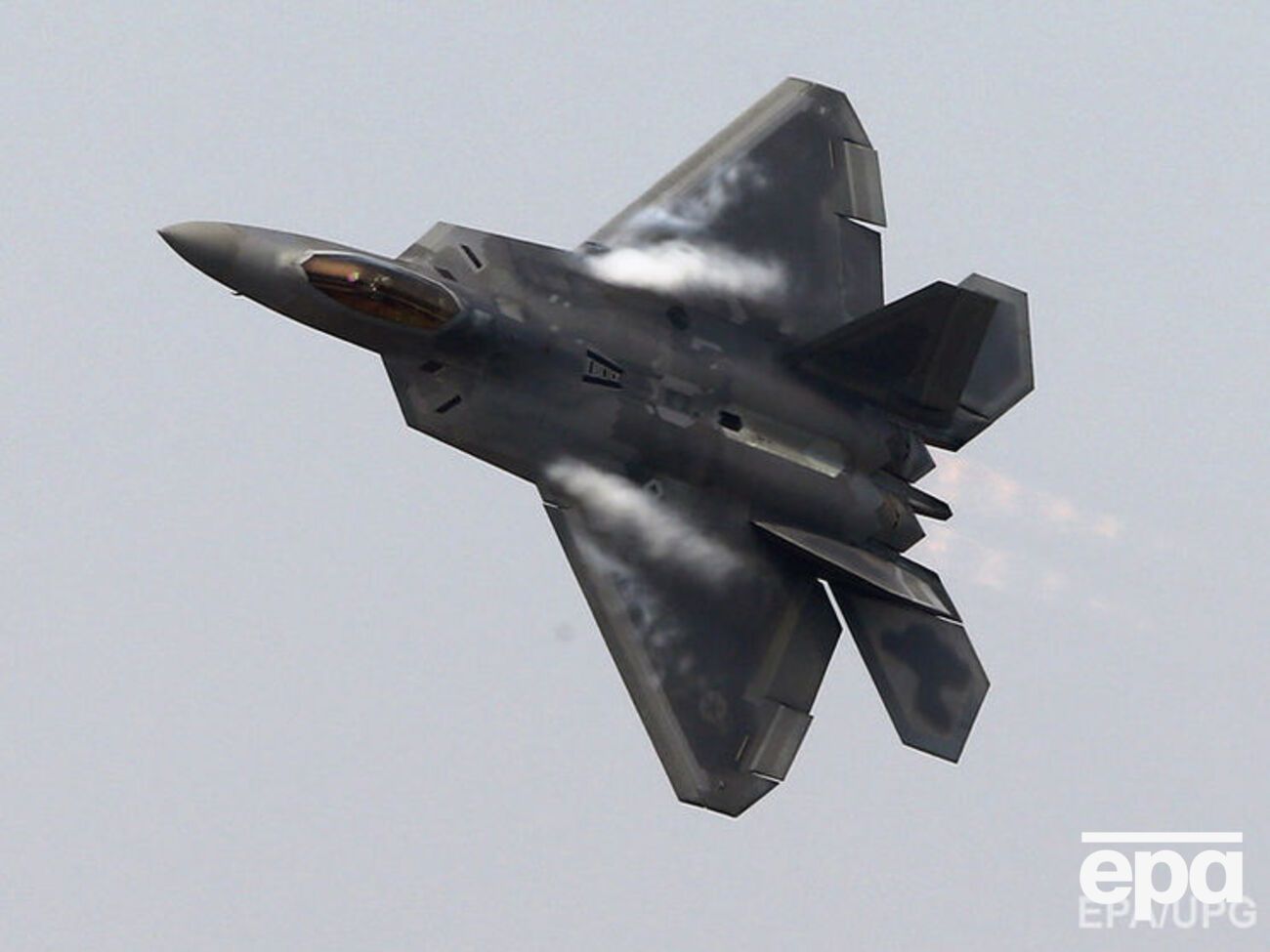 Перехоплення здійснювали винищувачі F-22