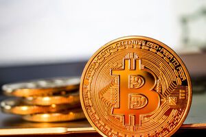 Біткоін може стати основною валютою для тіньового бізнесу країн, що потрапили під санкції