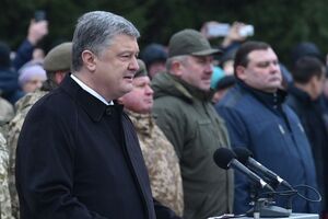 Порошенко назвал Вооруженные силы, Национальную гвардию и другие военные структуры страны главным гарантом ее независимости