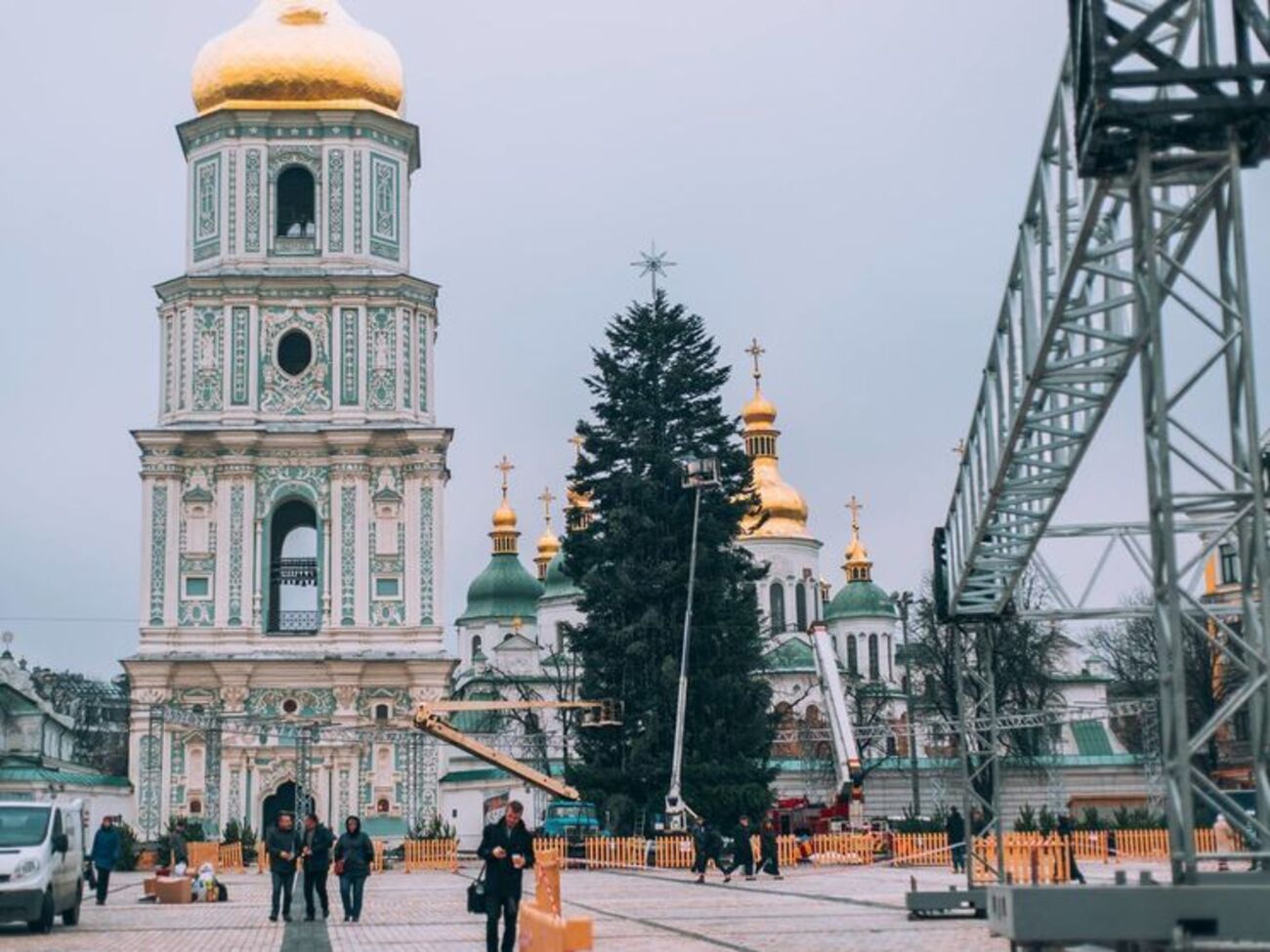 На открытие елки пустят только через рамки металлоискателей