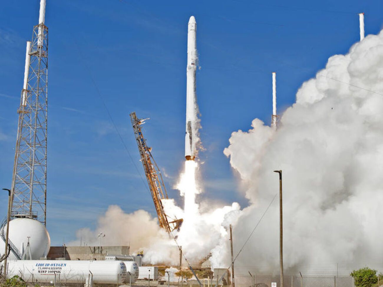 SpaceX успішно запустила корабель Dragon на МКС