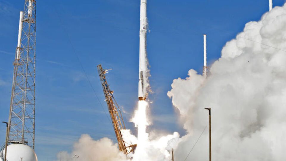 SpaceX успішно запустила корабель Dragon на МКС