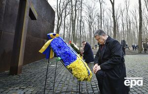 Порошенко: Кого-то ломали лагерями, кто-то не выдерживал и уходил из жизни сам