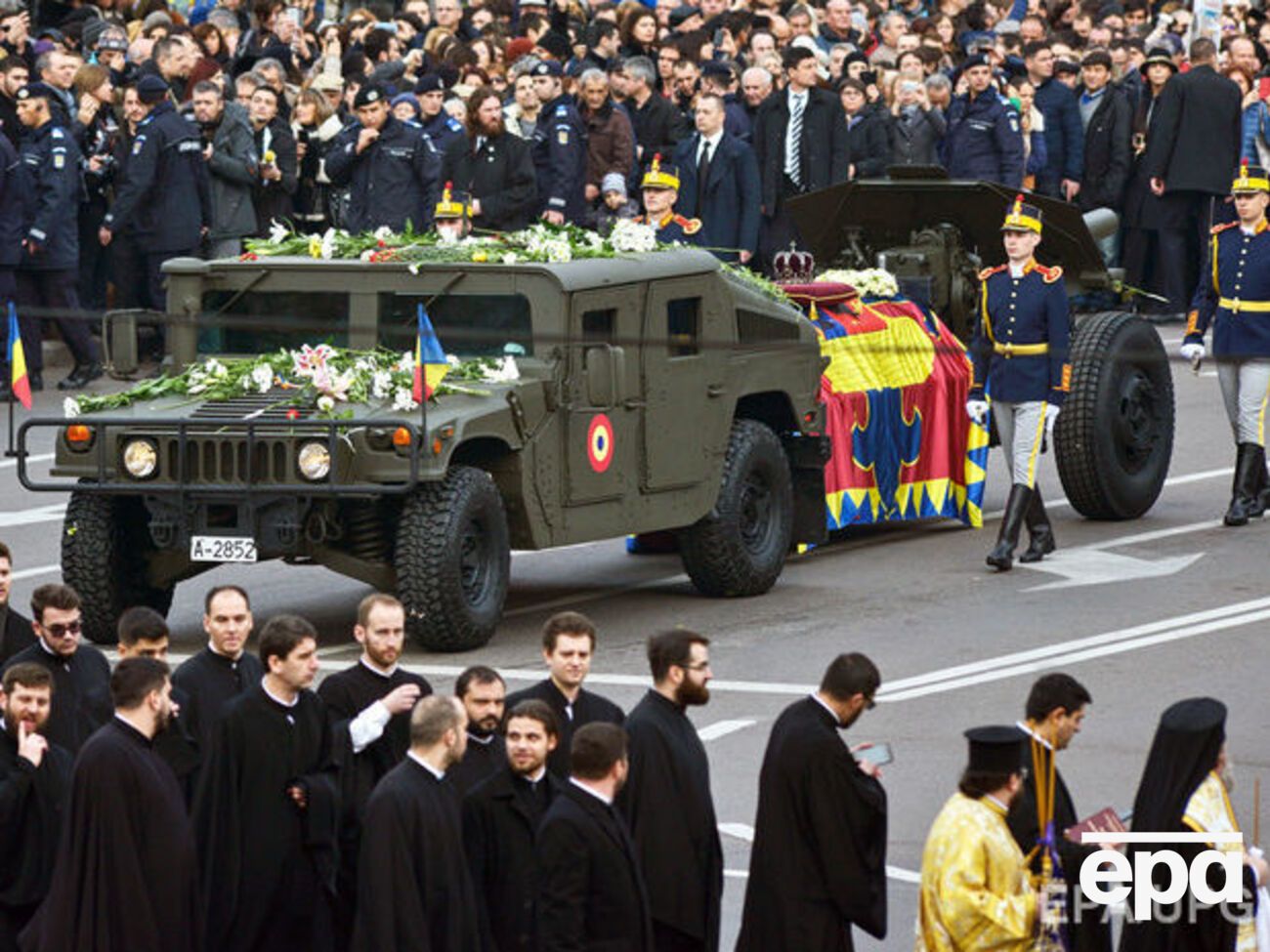 На похороны Михая I собрались десятки тысяч человек