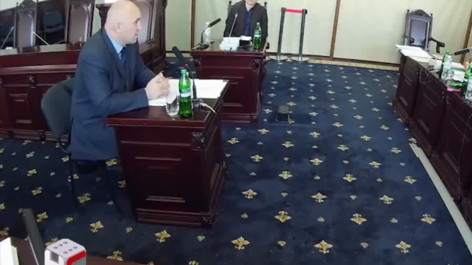 Судья Голяшкин на собеседовании в Верховный Суд не смог вспомнить, где работает его мать, и на какие средства она купила две квартиры