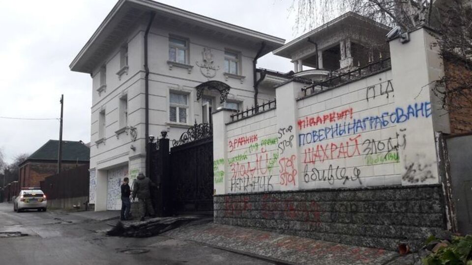 После того как шины догорели, активисты разошлись