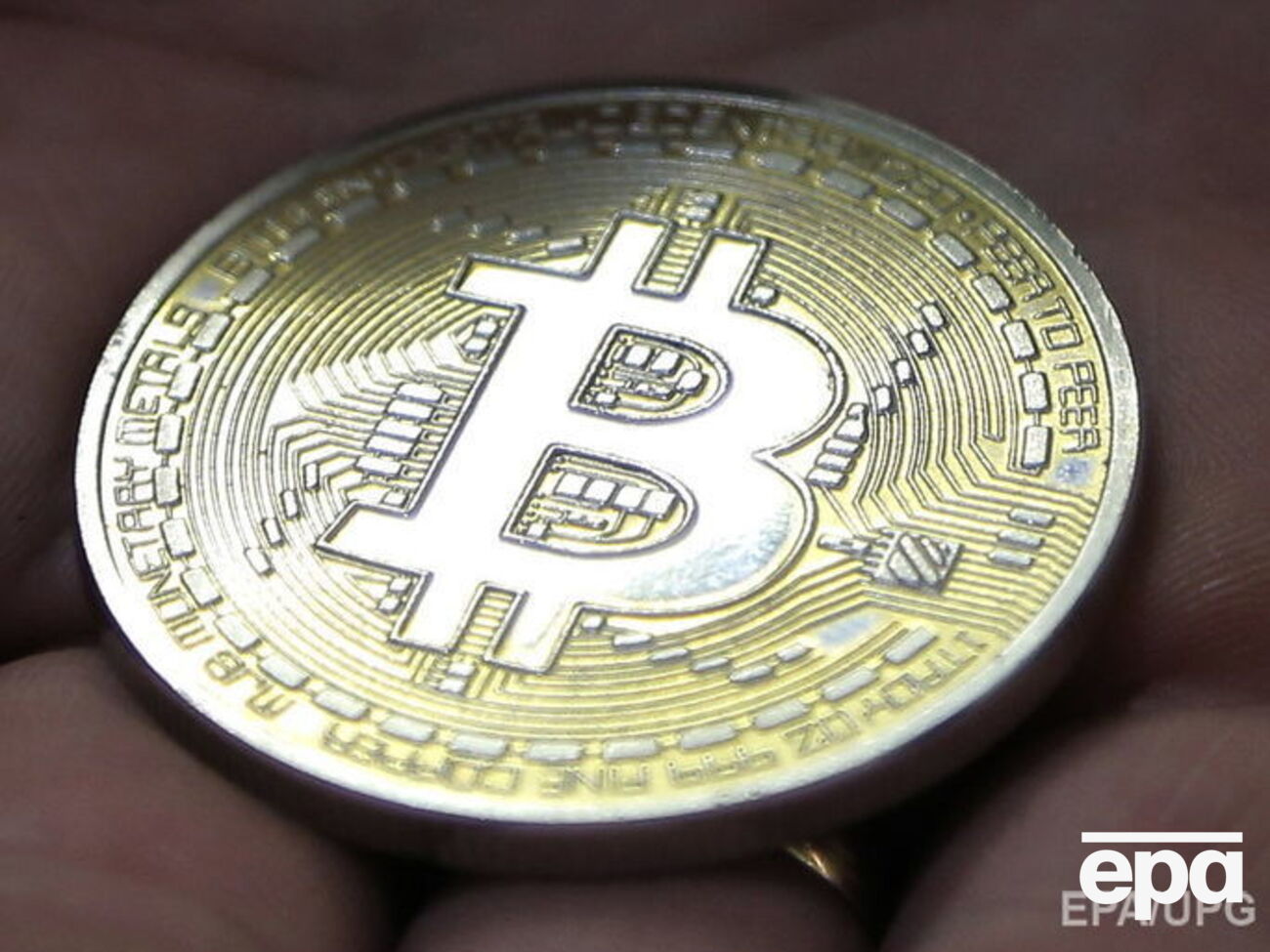 Біткоін продовжує зростати