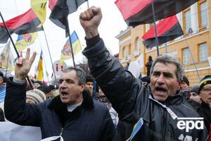 Протестувальники підійшли до Жовтневого палацу