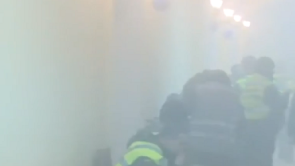 У Жовтневому палаці утворилася димова завіса