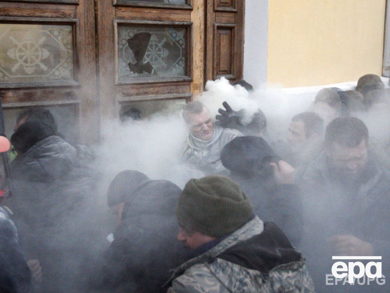 Між активістами й силовиками сталися сутички, хтось невідомий розпилив газ
