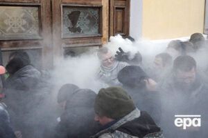 Між активістами й силовиками сталися сутички, хтось невідомий розпилив газ
