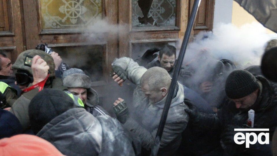 Біля Жовтневого палацу в Києві сталися сутички між прихильниками лідера "Руху нових сил" Михайла Саакашвілі й правоохоронцями