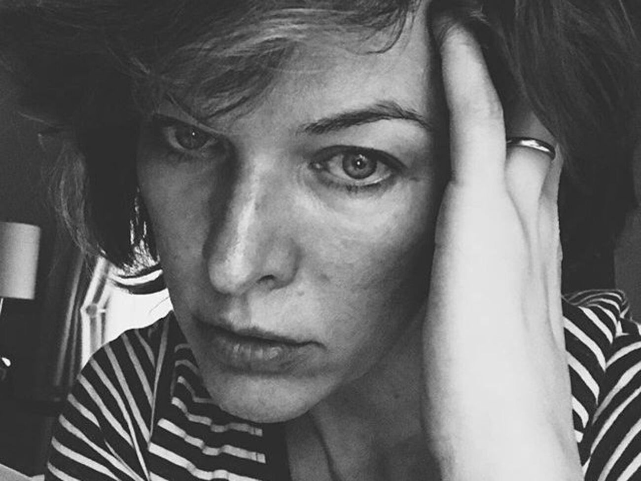 Йовович: Від Пекіна до Парк-Сіті! Який вихор подорожі, але ніщо не зрівняється з катанням на лижах разом із моєю сім'єю!