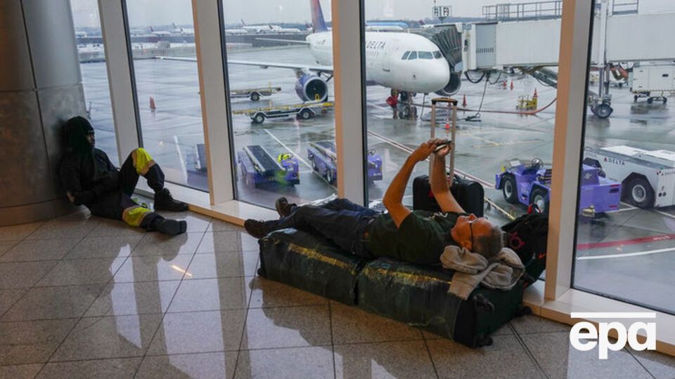 Все рейсы в аэропорту Атланты отменены