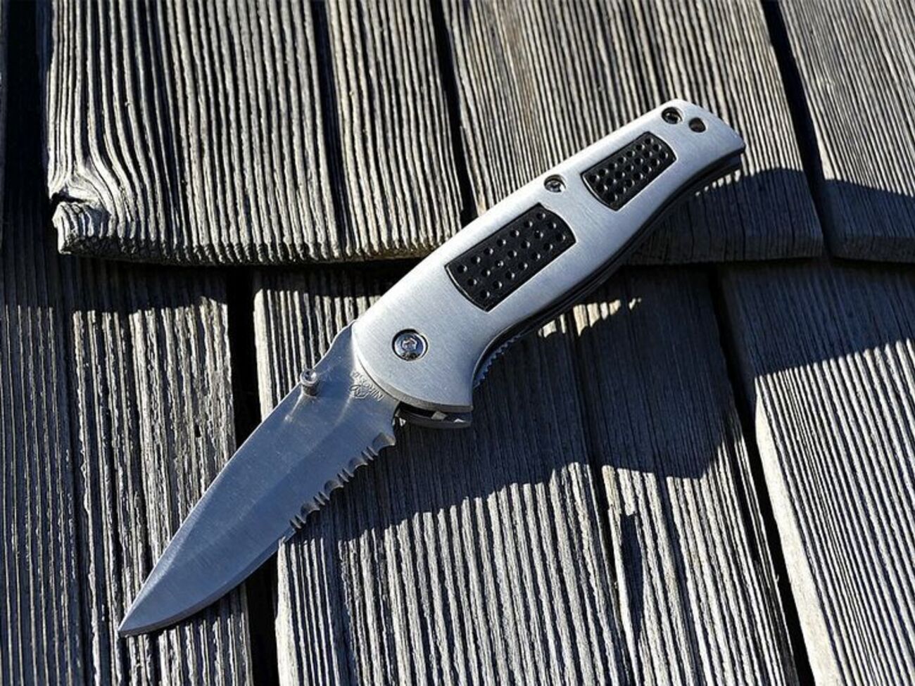 Мужчина в Габоне напал на журналистов с ножом