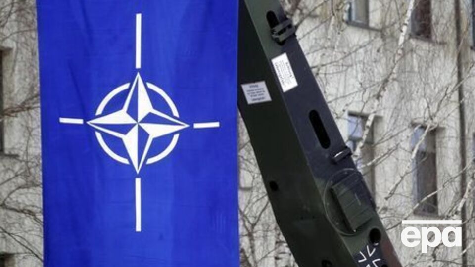 НАТО настаивает на назначении гражданского министра обороны в Украине