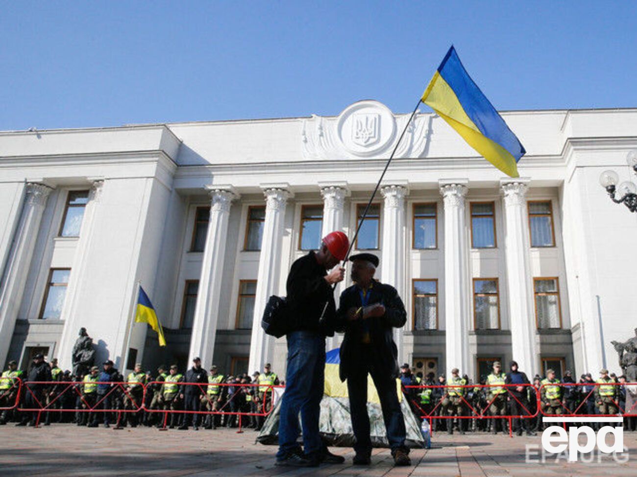 41,8% респондентів однозначно згодні, що необхідно оновити владу в Україні