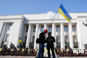 41,8% респондентів однозначно згодні, що необхідно оновити владу в Україні