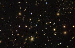 Hubble сфотографував яскраве скупчення галактик