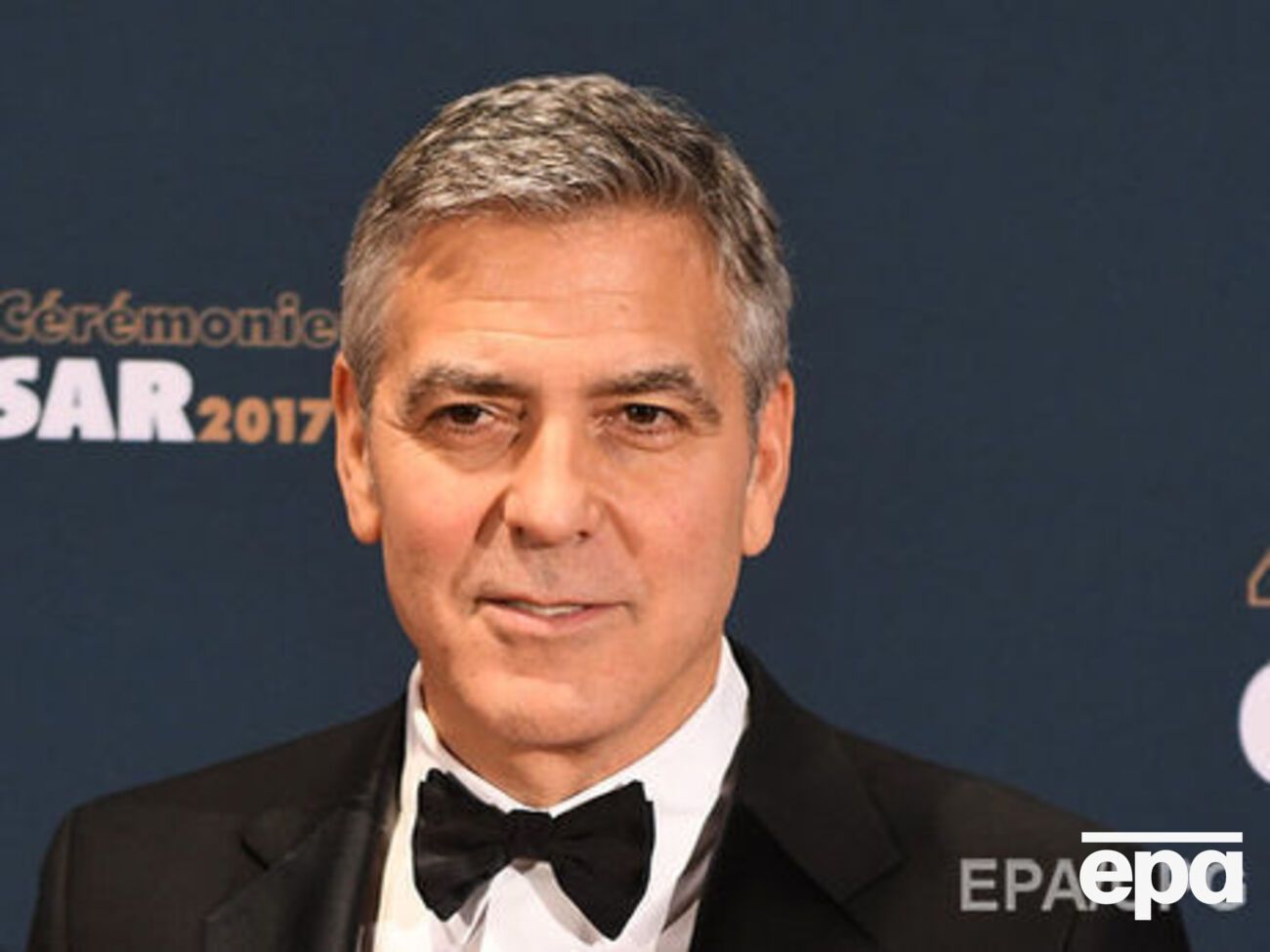 Клуни сделал друзьям денежные подарки