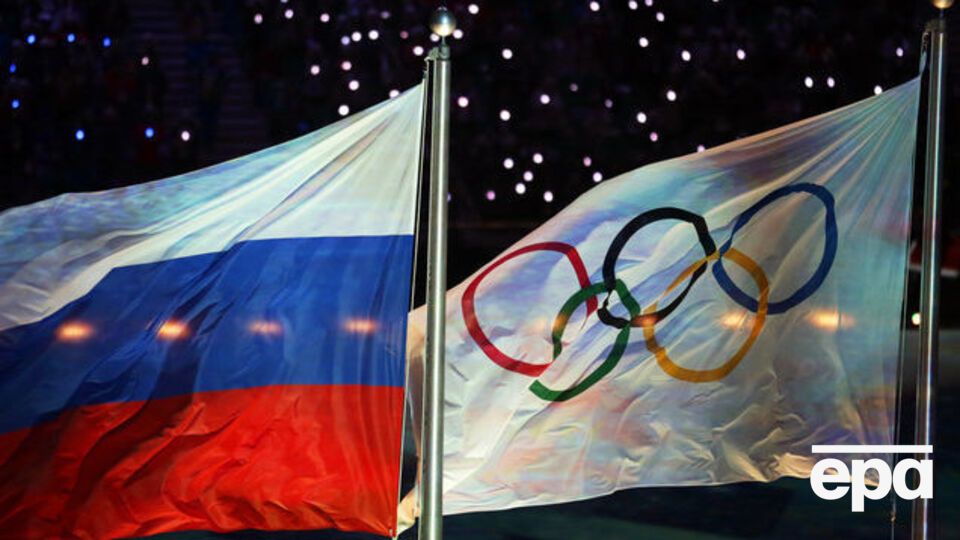 На формі російських спортсменів планують заклеїти національну символіку