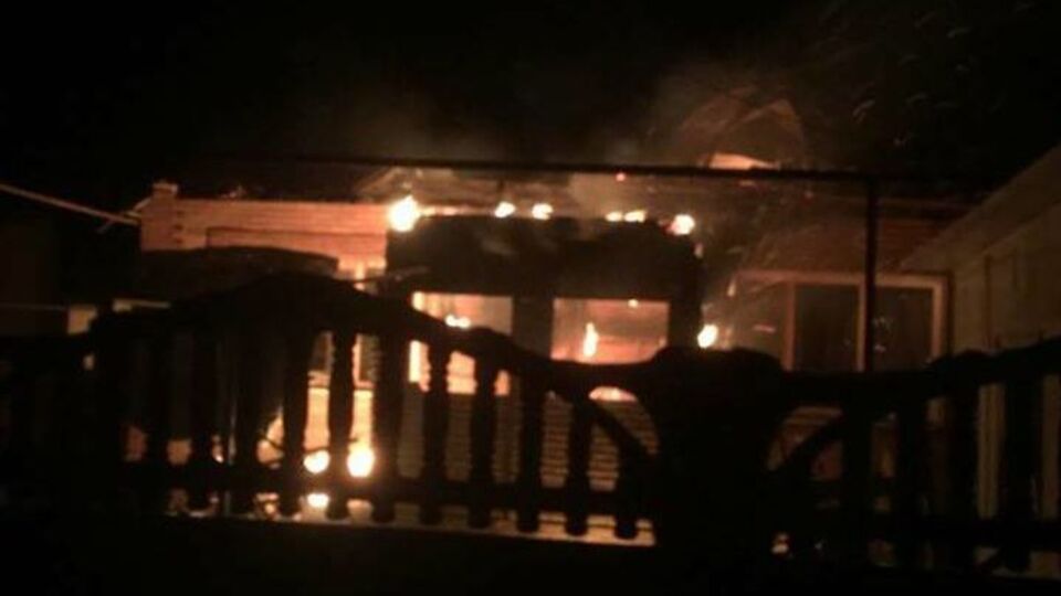 Голова Донецької облдержадміністрації Павло Жебрівський повідомив, що в Новолуганському згоріло три будинки