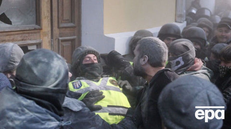 17 декабря сторонники лидера "Руху нових сил" Михаила Саакашвили пытались попасть в Октябрьский дворец