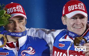 У Алексея Воеводы (слева) и Александра Зубкова забрали золотые медали Олимпиады в Сочи
