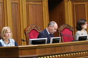 Сыроид (крайняя справа) заявила, что Украина "обменяла суверенитет и армию на доходы от фактического обогащения на войне"