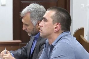 Адвокат Марчука (зліва) не з'явився на засідання суду без попередження