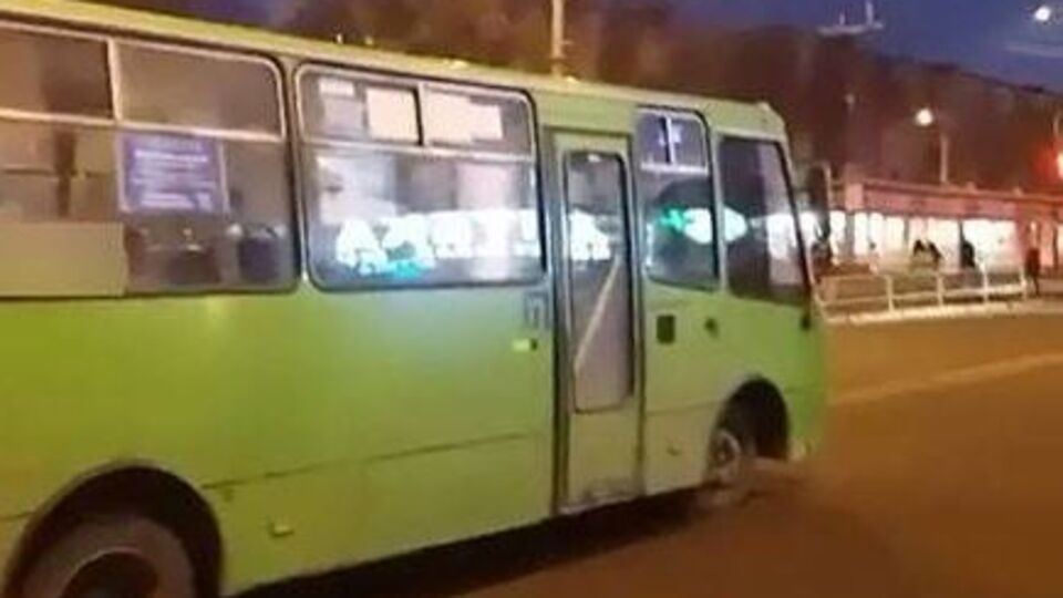 Чоловік потрапив у ДТП на викраденій маршрутці