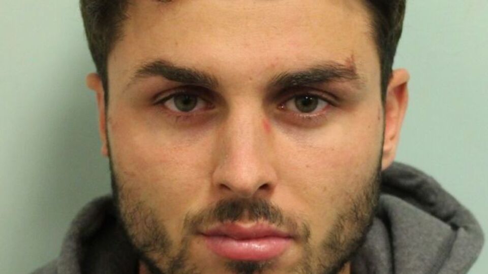 Коллінз розлив кислоту в нічному клубі