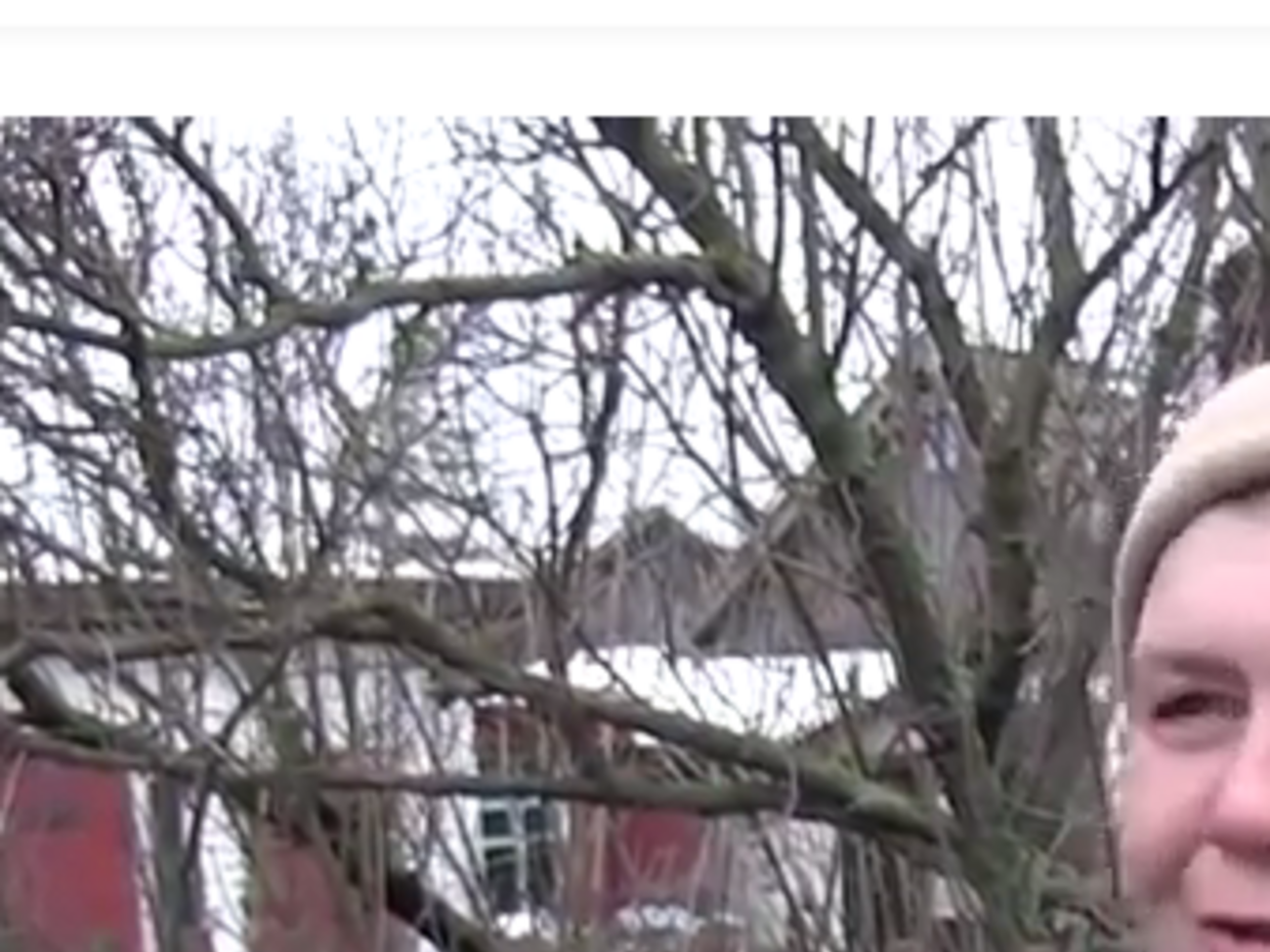 Жительница Гладосово:&nbsp;Пока у нас еще нормально. Сейчас вот ребята помогают