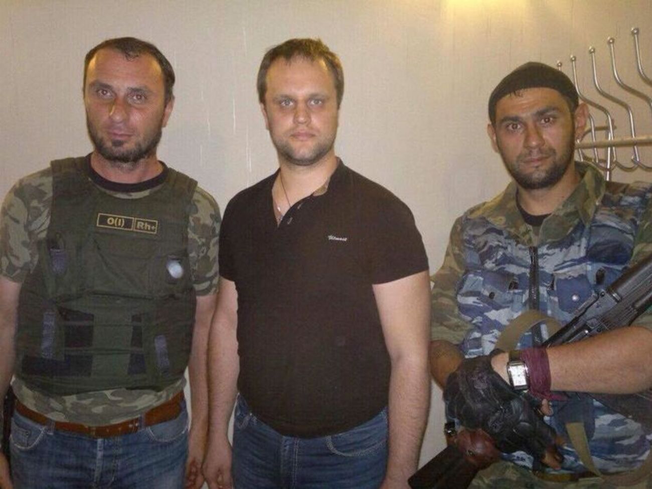 Вагіф Керімов (крайній праворуч) і колишній "народний губернатор Донецької області" Павло Губарєв (у центрі)