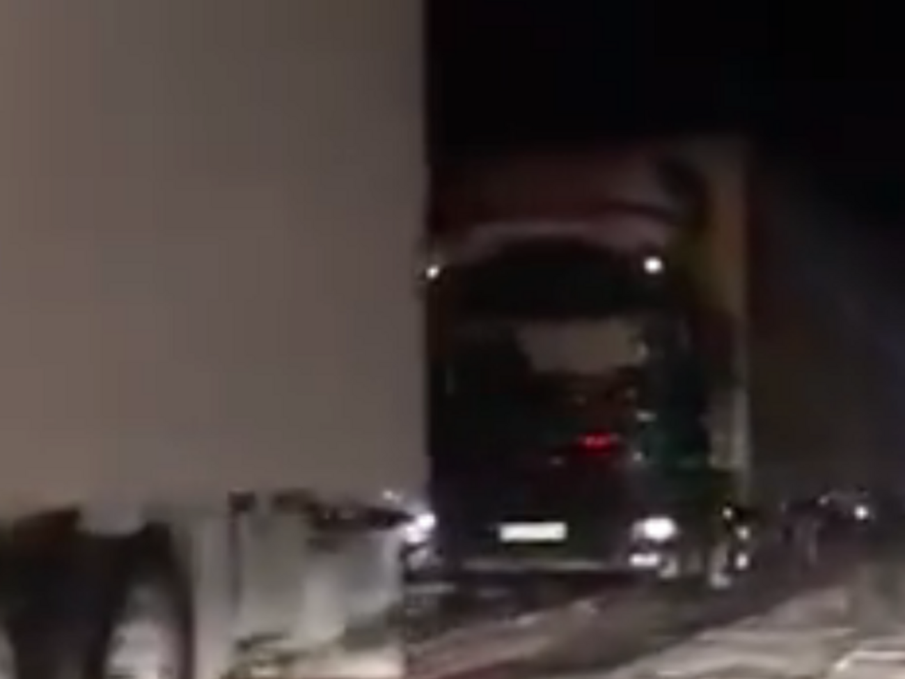 Українських водіїв закликали утриматися від дальніх поїздок